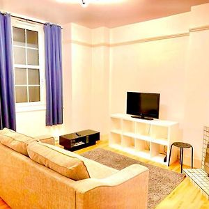 Tower Bridge! Immaculate One Bed